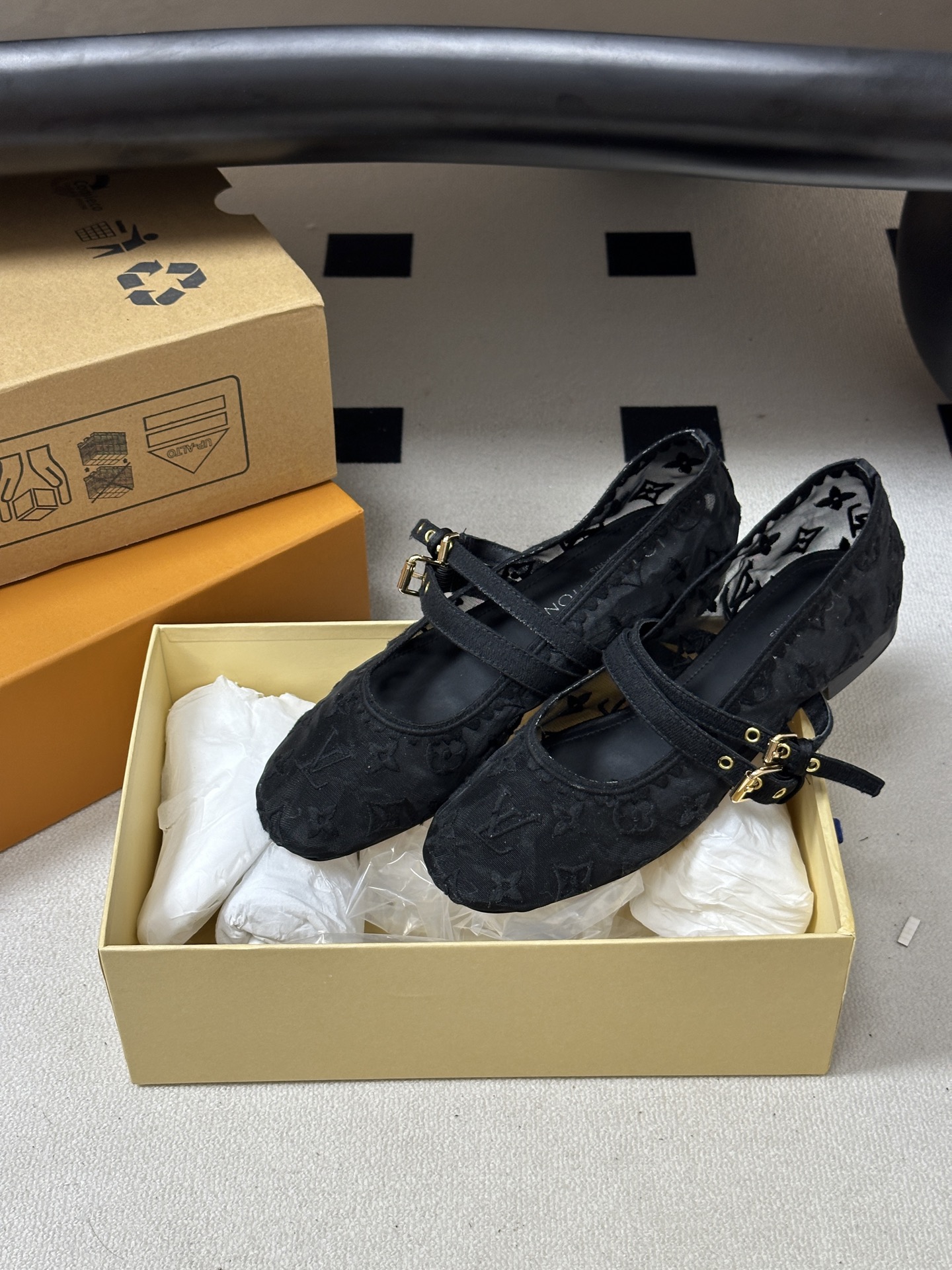 26Ss 早秋新款Louis Vuitton LV BELLA 芭蕾鞋经典字母刺绣网纱玛丽珍鞋搭扣平底单鞋 本款Bell