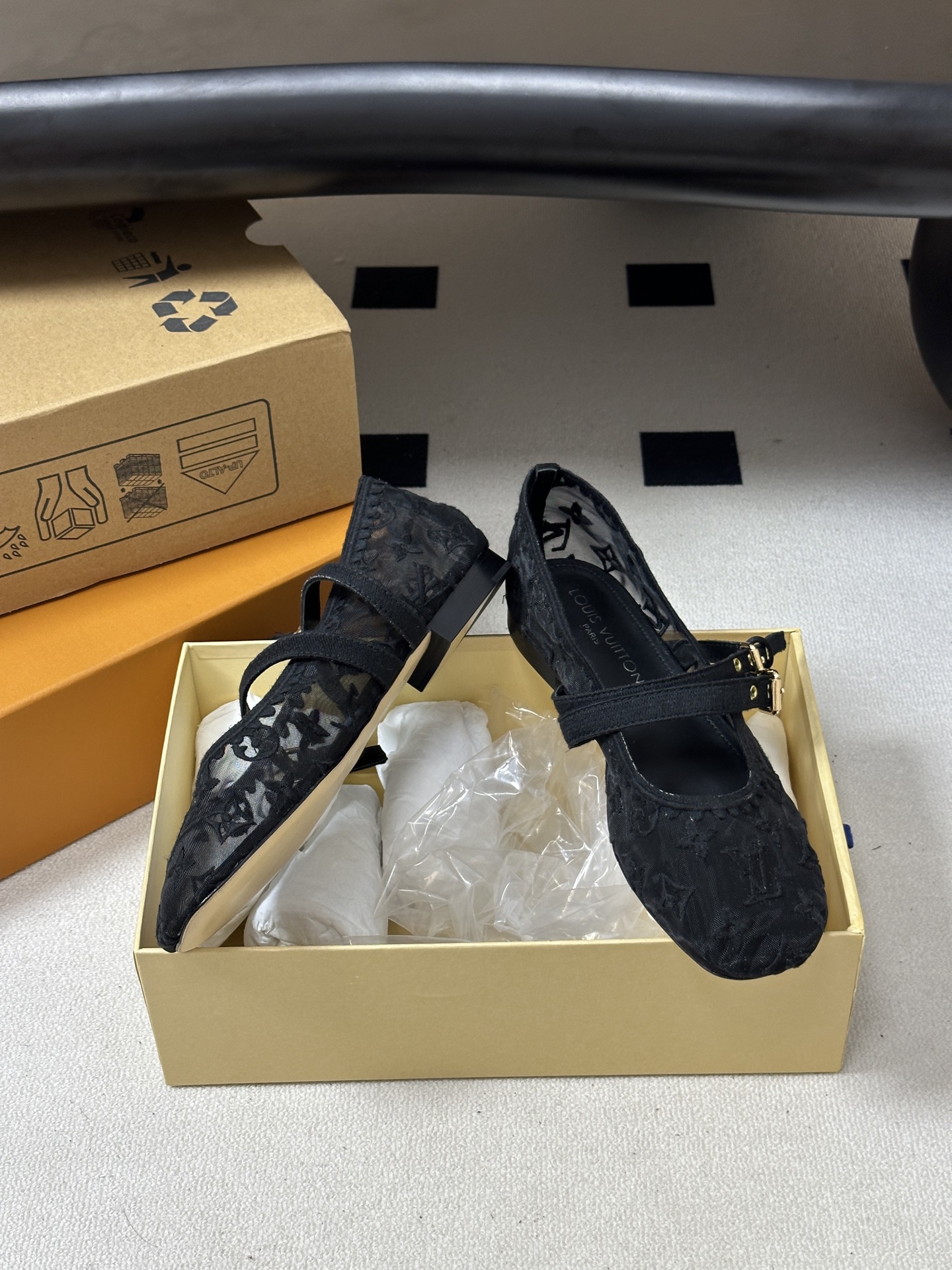 26Ss 早秋新款Louis Vuitton LV BELLA 芭蕾鞋经典字母刺绣网纱玛丽珍鞋搭扣平底单鞋 本款Bell