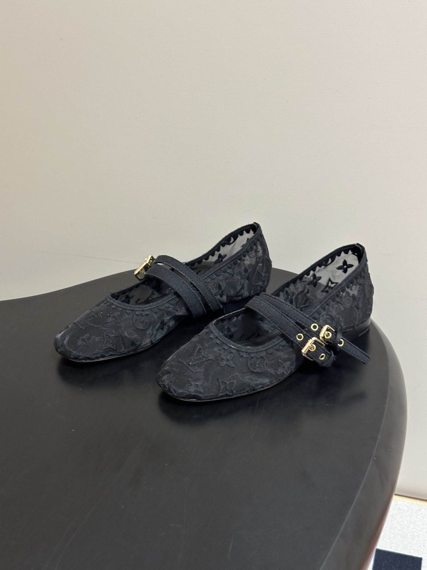 26Ss 早秋新款Louis Vuitton LV BELLA 芭蕾鞋经典字母刺绣网纱玛丽珍鞋搭扣平底单鞋 本款Bell