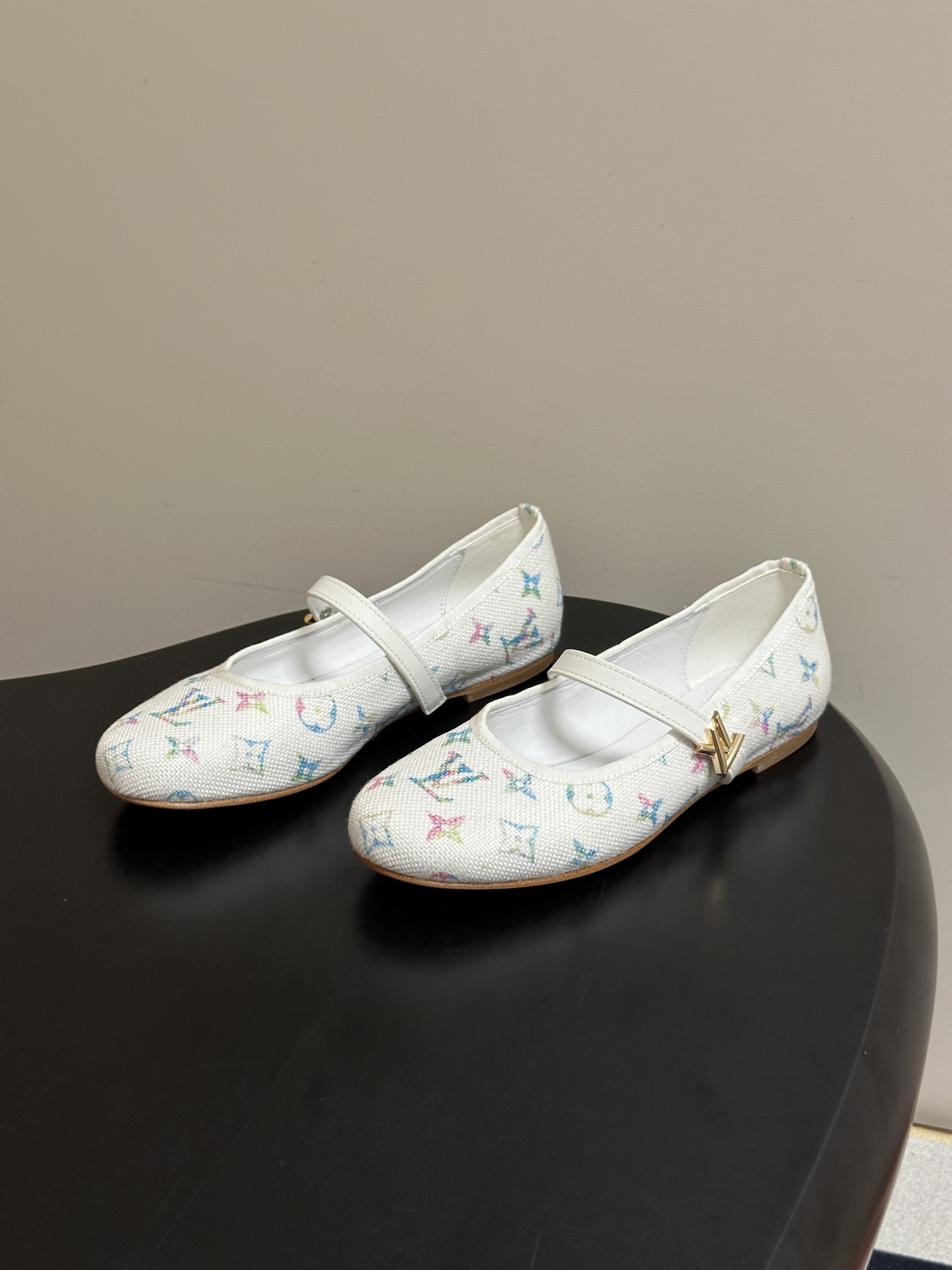 26Ss 早秋新款Louis Vuitton LV ROMY芭蕾舞鞋扣带玛丽珍鞋平底单鞋 本款Romy平底芭蕾鞋以 Mo