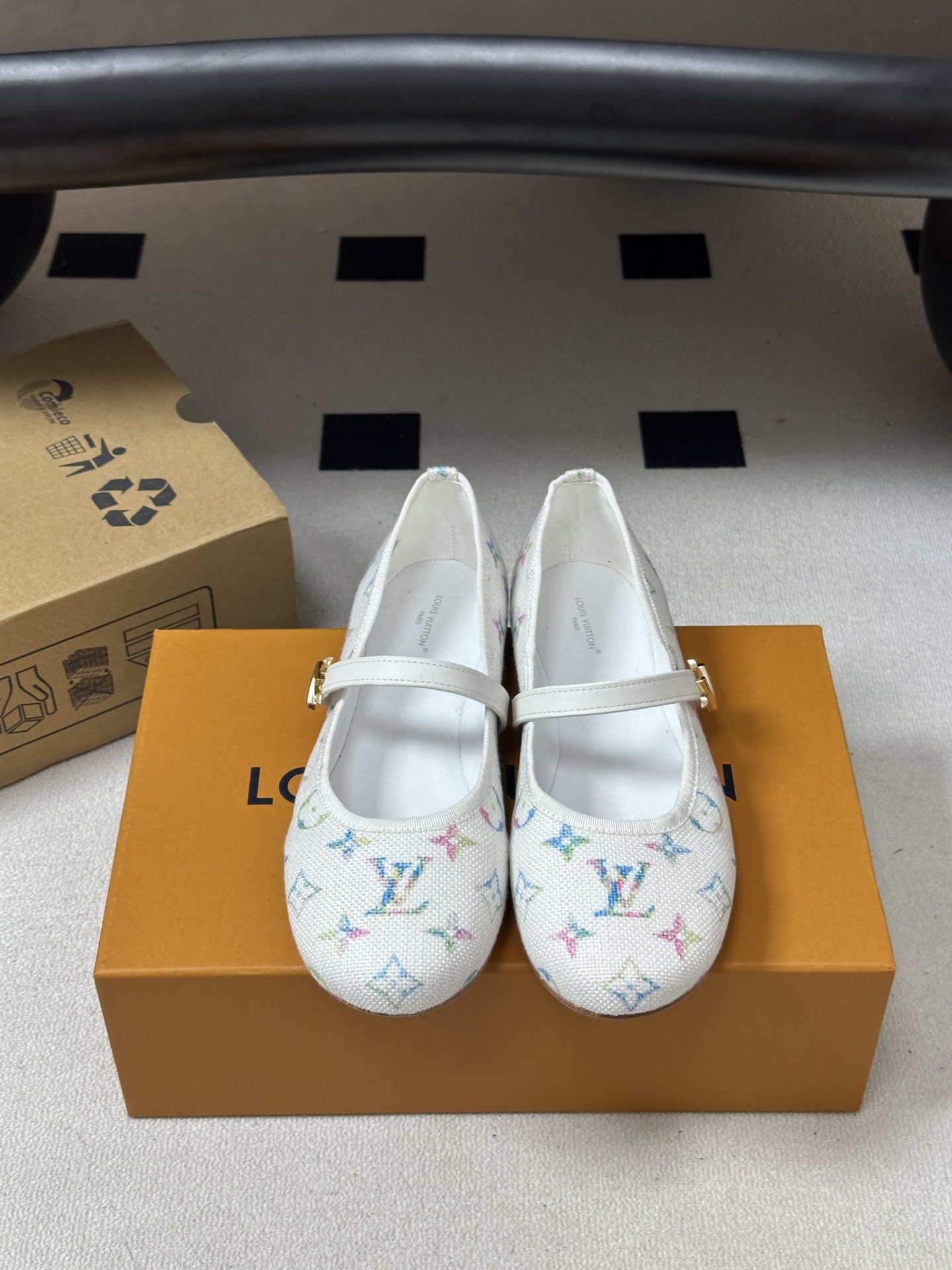 26Ss 早秋新款Louis Vuitton LV ROMY芭蕾舞鞋扣带玛丽珍鞋平底单鞋 本款Romy平底芭蕾鞋以 Mo