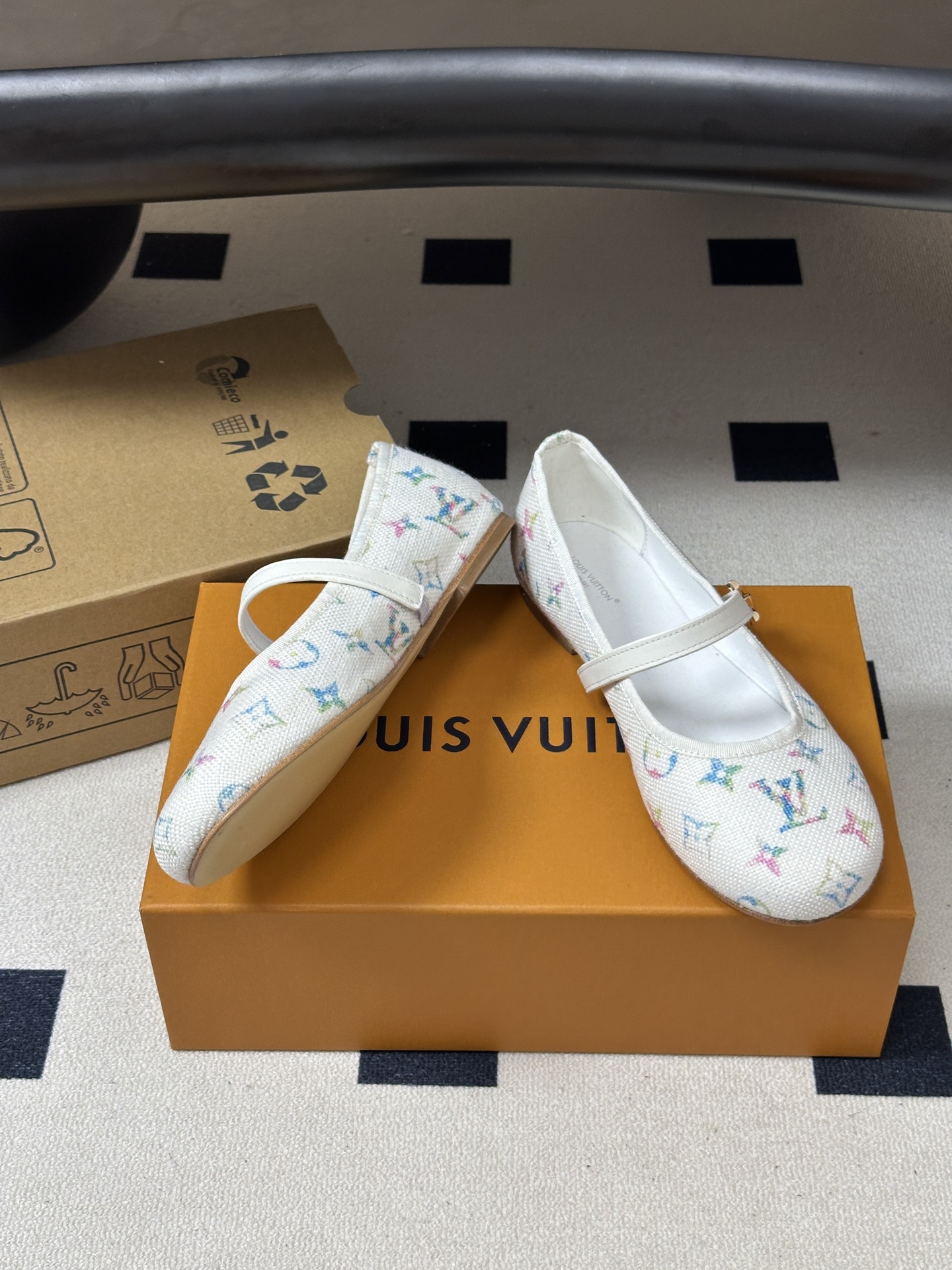 26Ss 早秋新款Louis Vuitton LV ROMY芭蕾舞鞋扣带玛丽珍鞋平底单鞋 本款Romy平底芭蕾鞋以 Mo