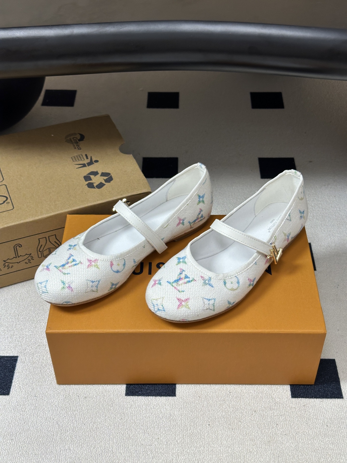 26Ss 早秋新款Louis Vuitton LV ROMY芭蕾舞鞋扣带玛丽珍鞋平底单鞋 本款Romy平底芭蕾鞋以 Mo