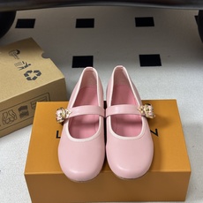 26Ss 早秋新款Louis Vuitton LV ROMY芭蕾舞鞋扣带玛丽珍鞋平底单鞋 本款Romy平底芭蕾鞋以 Mo 26Ss 早秋新款Louis Vuitton LV ROMY芭蕾舞鞋扣带玛丽珍鞋平底单鞋 本款Romy平底芭蕾鞋以 Mo
