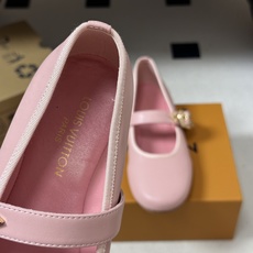 26Ss 早秋新款Louis Vuitton LV ROMY芭蕾舞鞋扣带玛丽珍鞋平底单鞋 本款Romy平底芭蕾鞋以 Mo 26Ss 早秋新款Louis Vuitton LV ROMY芭蕾舞鞋扣带玛丽珍鞋平底单鞋 本款Romy平底芭蕾鞋以 Mo