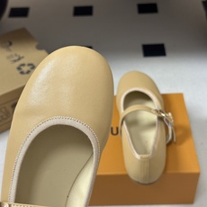 26Ss 早秋新款Louis Vuitton LV ROMY芭蕾舞鞋扣带玛丽珍鞋平底单鞋 本款Romy平底芭蕾鞋以 Mo 26Ss 早秋新款Louis Vuitton LV ROMY芭蕾舞鞋扣带玛丽珍鞋平底单鞋 本款Romy平底芭蕾鞋以 Mo