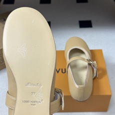 26Ss 早秋新款Louis Vuitton LV ROMY芭蕾舞鞋扣带玛丽珍鞋平底单鞋 本款Romy平底芭蕾鞋以 Mo 26Ss 早秋新款Louis Vuitton LV ROMY芭蕾舞鞋扣带玛丽珍鞋平底单鞋 本款Romy平底芭蕾鞋以 Mo