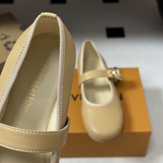 26Ss 早秋新款Louis Vuitton LV ROMY芭蕾舞鞋扣带玛丽珍鞋平底单鞋 本款Romy平底芭蕾鞋以 Mo 26Ss 早秋新款Louis Vuitton LV ROMY芭蕾舞鞋扣带玛丽珍鞋平底单鞋 本款Romy平底芭蕾鞋以 Mo
