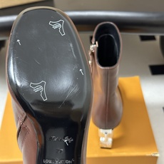 26ss秋冬新款Louis Vuitton LV Cube高跟短靴最新钻石水晶跟侧拉链短靴复古风及踝靴 本款LV Cub 26ss秋冬新款Louis Vuitton LV Cube高跟短靴最新钻石水晶跟侧拉链短靴复古风及踝靴 本款LV Cub