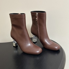 26ss秋冬新款Louis Vuitton LV Cube高跟短靴最新钻石水晶跟侧拉链短靴复古风及踝靴 本款LV Cub 26ss秋冬新款Louis Vuitton LV Cube高跟短靴最新钻石水晶跟侧拉链短靴复古风及踝靴 本款LV Cub