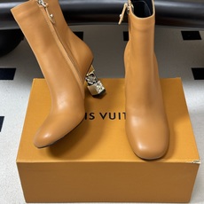 26ss秋冬新款Louis Vuitton LV Cube高跟短靴最新钻石水晶跟侧拉链短靴复古风及踝靴 本款LV Cub 26ss秋冬新款Louis Vuitton LV Cube高跟短靴最新钻石水晶跟侧拉链短靴复古风及踝靴 本款LV Cub