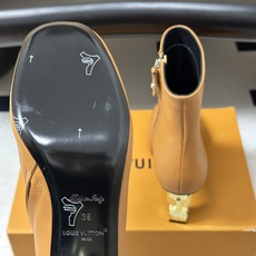 26ss秋冬新款Louis Vuitton LV Cube高跟短靴最新钻石水晶跟侧拉链短靴复古风及踝靴 本款LV Cub 26ss秋冬新款Louis Vuitton LV Cube高跟短靴最新钻石水晶跟侧拉链短靴复古风及踝靴 本款LV Cub