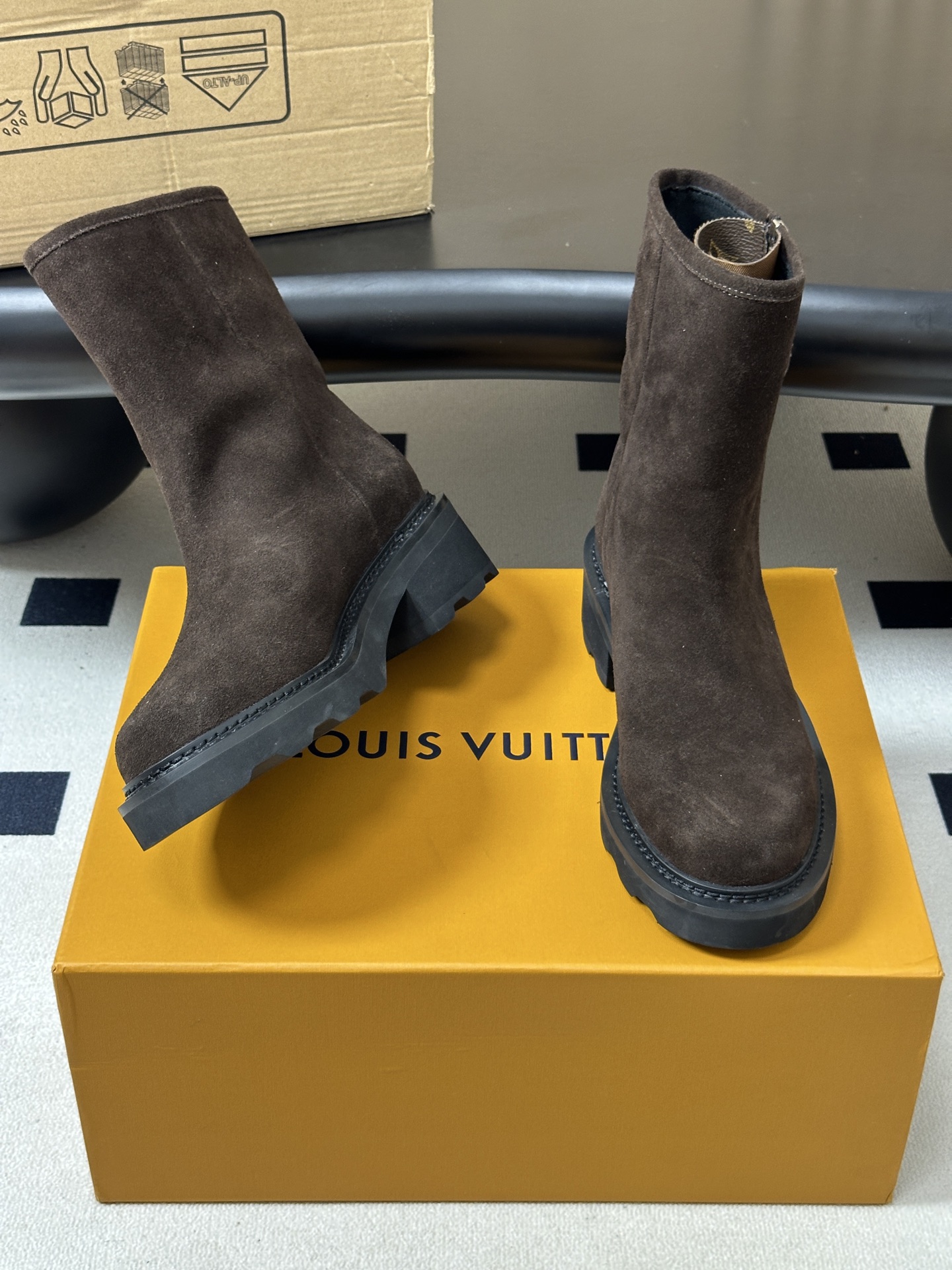 26Fw秋冬新款Louis vuitton LV BEAUBOURG及踝靴老花吊坠宽筒矮靴厚底侧拉链短靴 本款 LV B
