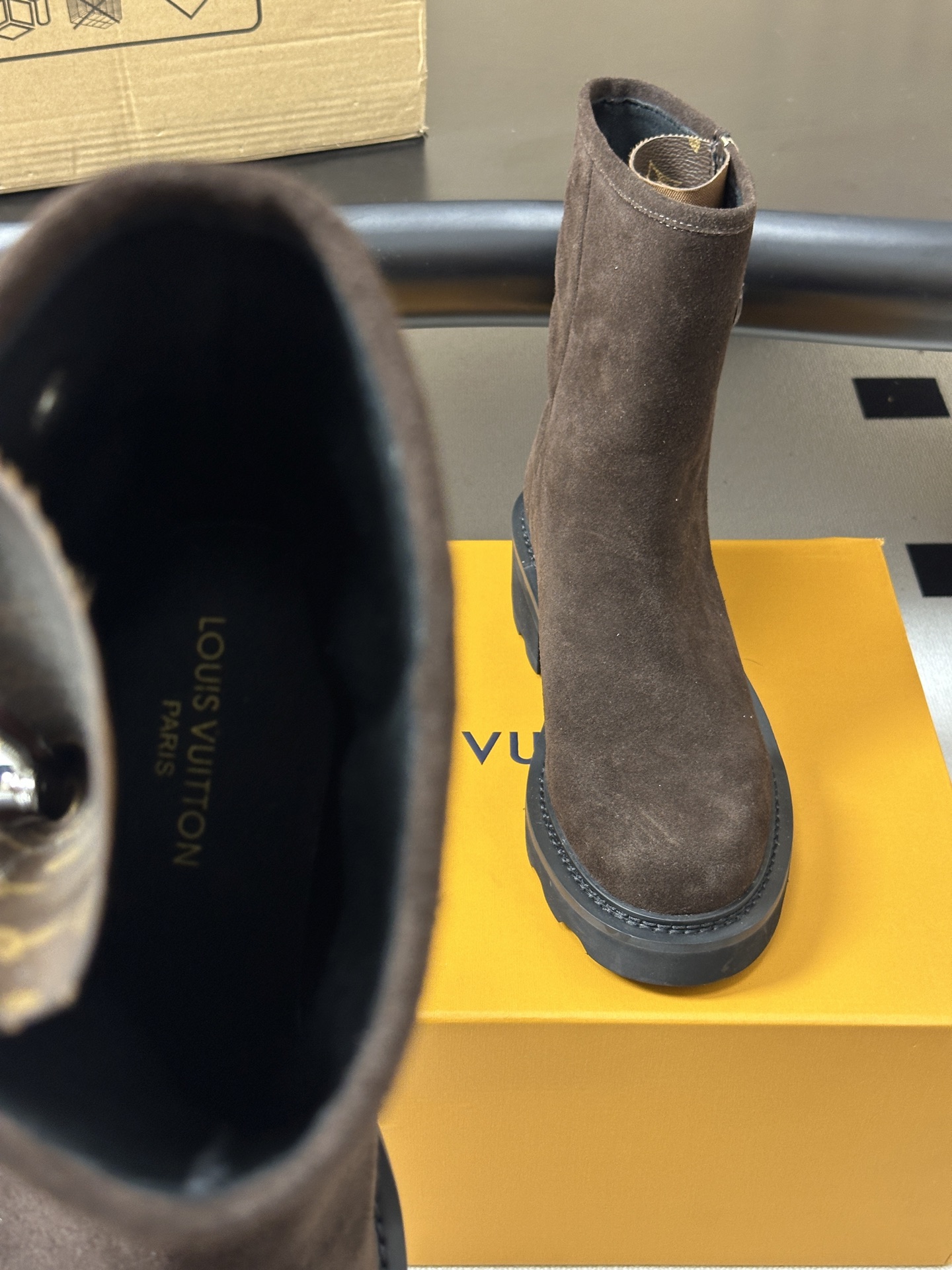 26Fw秋冬新款Louis vuitton LV BEAUBOURG及踝靴老花吊坠宽筒矮靴厚底侧拉链短靴 本款 LV B