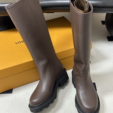 26Fw秋冬新款Louis vuitton LV BEAUBOURG高筒靴老花吊坠骑士靴厚底侧拉链长靴 本款 LV Be 26Fw秋冬新款Louis vuitton LV BEAUBOURG高筒靴老花吊坠骑士靴厚底侧拉链长靴 本款 LV Be