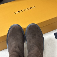 26Fw秋冬新款Louis vuitton LV BEAUBOURG高筒靴老花吊坠骑士靴厚底侧拉链长靴 本款 LV Be 26Fw秋冬新款Louis vuitton LV BEAUBOURG高筒靴老花吊坠骑士靴厚底侧拉链长靴 本款 LV Be