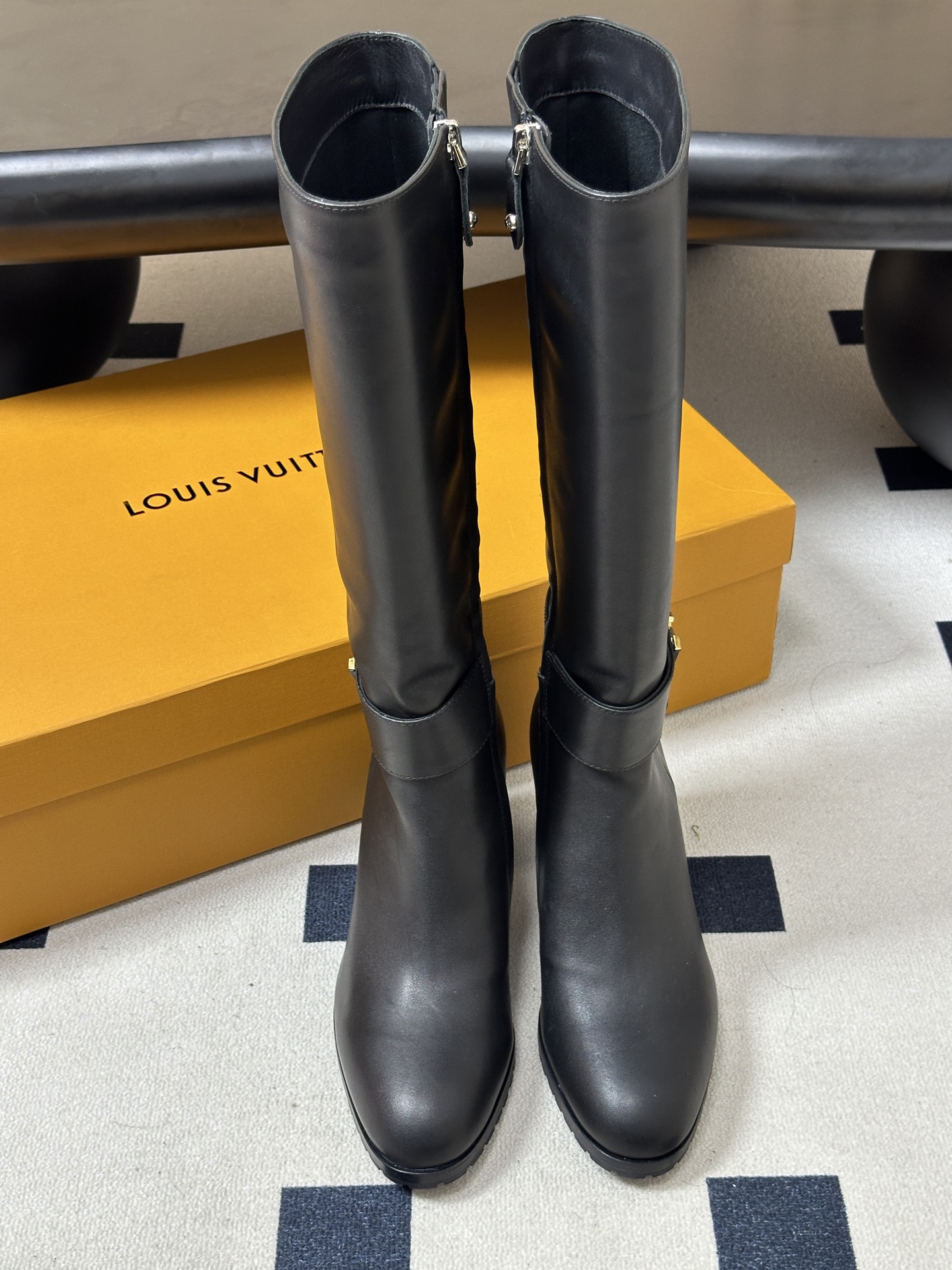 26ss 秋冬新款Louis vuitton Lv LEGACY 圆头高跟长靴侧拉链经典字母扣带长筒靴 本款 Legac