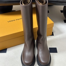 26Fw秋冬新款Louis vuitton LV BEAUBOURG高筒靴老花吊坠骑士靴厚底侧拉链长靴 本款 LV Be 26Fw秋冬新款Louis vuitton LV BEAUBOURG高筒靴老花吊坠骑士靴厚底侧拉链长靴 本款 LV Be