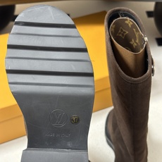 26Fw秋冬新款Louis vuitton LV BEAUBOURG高筒靴老花吊坠骑士靴厚底侧拉链长靴 本款 LV Be 26Fw秋冬新款Louis vuitton LV BEAUBOURG高筒靴老花吊坠骑士靴厚底侧拉链长靴 本款 LV Be