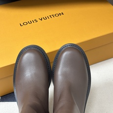 26Fw秋冬新款Louis vuitton LV BEAUBOURG高筒靴老花吊坠骑士靴厚底侧拉链长靴 本款 LV Be 26Fw秋冬新款Louis vuitton LV BEAUBOURG高筒靴老花吊坠骑士靴厚底侧拉链长靴 本款 LV Be