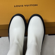 26Fw秋冬新款Louis vuitton LV BEAUBOURG高筒靴老花吊坠骑士靴厚底侧拉链长靴 本款 LV Be 26Fw秋冬新款Louis vuitton LV BEAUBOURG高筒靴老花吊坠骑士靴厚底侧拉链长靴 本款 LV Be