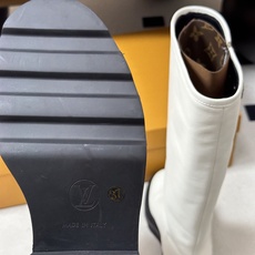 26Fw秋冬新款Louis vuitton LV BEAUBOURG高筒靴老花吊坠骑士靴厚底侧拉链长靴 本款 LV Be 26Fw秋冬新款Louis vuitton LV BEAUBOURG高筒靴老花吊坠骑士靴厚底侧拉链长靴 本款 LV Be