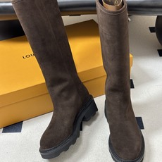 26Fw秋冬新款Louis vuitton LV BEAUBOURG高筒靴老花吊坠骑士靴厚底侧拉链长靴 本款 LV Be 26Fw秋冬新款Louis vuitton LV BEAUBOURG高筒靴老花吊坠骑士靴厚底侧拉链长靴 本款 LV Be