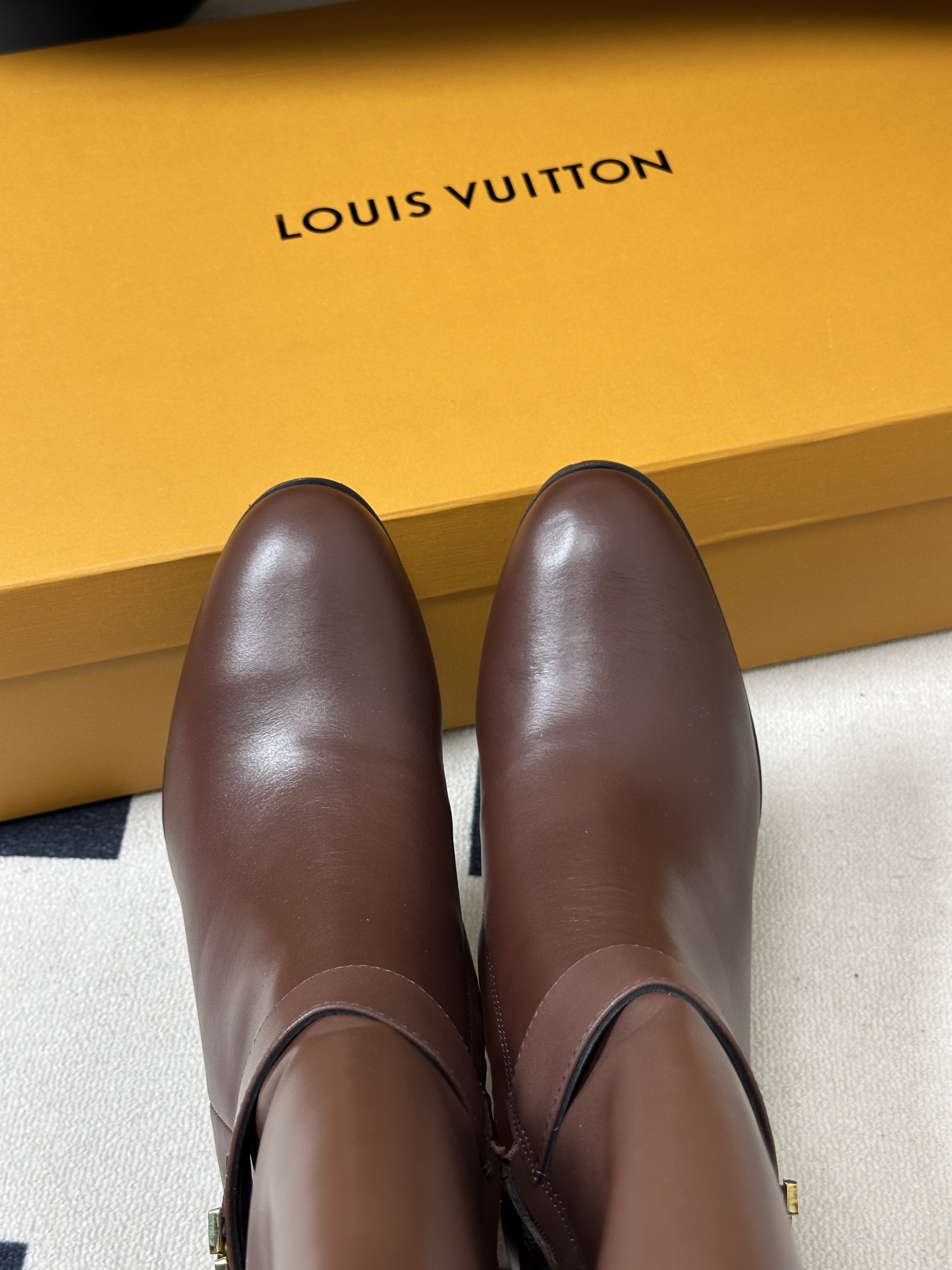 26ss 秋冬新款Louis vuitton Lv LEGACY 圆头高跟长靴侧拉链经典字母扣带长筒靴 本款 Legac