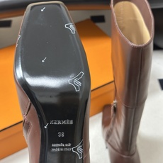Hermes 爱马仕🐎 H家 2026 秋冬新款 Louisa 复古老钱长靴系列几何异形鞋跟新颖直筒高跟长靴 经典简约! Hermes 爱马仕🐎 H家 2026 秋冬新款 Louisa 复古老钱长靴系列几何异形鞋跟新颖直筒高跟长靴 经典简约!