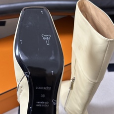 Hermes 爱马仕🐎 H家 2026 秋冬新款 Louisa 复古老钱长靴系列几何异形鞋跟新颖直筒高跟长靴 经典简约! Hermes 爱马仕🐎 H家 2026 秋冬新款 Louisa 复古老钱长靴系列几何异形鞋跟新颖直筒高跟长靴 经典简约!