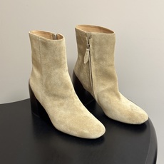 Hermes 爱马仕🐎 26Fw秋冬新款 H家Novita 60及踝靴系列复古老钱麂皮绒面侧拉链短靴几何粗跟短靴 几何风 Hermes 爱马仕🐎 26Fw秋冬新款 H家Novita 60及踝靴系列复古老钱麂皮绒面侧拉链短靴几何粗跟短靴 几何风