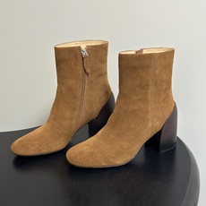 Hermes 爱马仕🐎 26Fw秋冬新款 H家Novita 60及踝靴系列复古老钱麂皮绒面侧拉链短靴几何粗跟短靴 几何风 Hermes 爱马仕🐎 26Fw秋冬新款 H家Novita 60及踝靴系列复古老钱麂皮绒面侧拉链短靴几何粗跟短靴 几何风