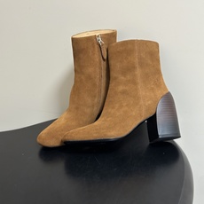 Hermes 爱马仕🐎 26Fw秋冬新款 H家Novita 60及踝靴系列复古老钱麂皮绒面侧拉链短靴几何粗跟短靴 几何风 Hermes 爱马仕🐎 26Fw秋冬新款 H家Novita 60及踝靴系列复古老钱麂皮绒面侧拉链短靴几何粗跟短靴 几何风