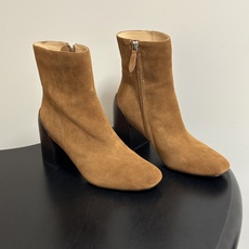 Hermes 爱马仕🐎 26Fw秋冬新款 H家Novita 60及踝靴系列复古老钱麂皮绒面侧拉链短靴几何粗跟短靴 几何风 Hermes 爱马仕🐎 26Fw秋冬新款 H家Novita 60及踝靴系列复古老钱麂皮绒面侧拉链短靴几何粗跟短靴 几何风