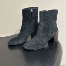 Hermes 爱马仕🐎 26Fw秋冬新款 H家Novita 60及踝靴系列复古老钱麂皮绒面侧拉链短靴几何粗跟短靴 几何风 Hermes 爱马仕🐎 26Fw秋冬新款 H家Novita 60及踝靴系列复古老钱麂皮绒面侧拉链短靴几何粗跟短靴 几何风