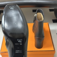 Hermes 爱马仕🐎 26Fw秋冬新款 H家Novita 60及踝靴系列复古老钱麂皮绒面侧拉链短靴几何粗跟短靴 几何风 Hermes 爱马仕🐎 26Fw秋冬新款 H家Novita 60及踝靴系列复古老钱麂皮绒面侧拉链短靴几何粗跟短靴 几何风