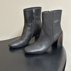 Hermes 爱马仕🐎 26Fw秋冬新款 H家Novita 60及踝靴系列复古老钱麂皮绒面侧拉链短靴几何粗跟短靴 几何风 Hermes 爱马仕🐎 26Fw秋冬新款 H家Novita 60及踝靴系列复古老钱麂皮绒面侧拉链短靴几何粗跟短靴 几何风