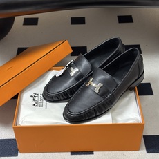 顶级品质 Hermes 爱马仕🐎 H家 2026 早秋新款Nova 褶皱乐福鞋经典H字母金属扣乐福鞋一脚蹬单鞋 小牛皮 顶级品质 Hermes 爱马仕🐎 H家 2026 早秋新款Nova 褶皱乐福鞋经典H字母金属扣乐福鞋一脚蹬单鞋 小牛皮