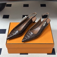 Hermes 爱马仕🐎 H家 Lover鳄鱼纹皮系列尖头侧Kelly扣高跟凉鞋 小猫跟后空凉鞋矮跟露跟凉鞋 鳄鱼纹牛皮革 Hermes 爱马仕🐎 H家 Lover鳄鱼纹皮系列尖头侧Kelly扣高跟凉鞋 小猫跟后空凉鞋矮跟露跟凉鞋 鳄鱼纹牛皮革