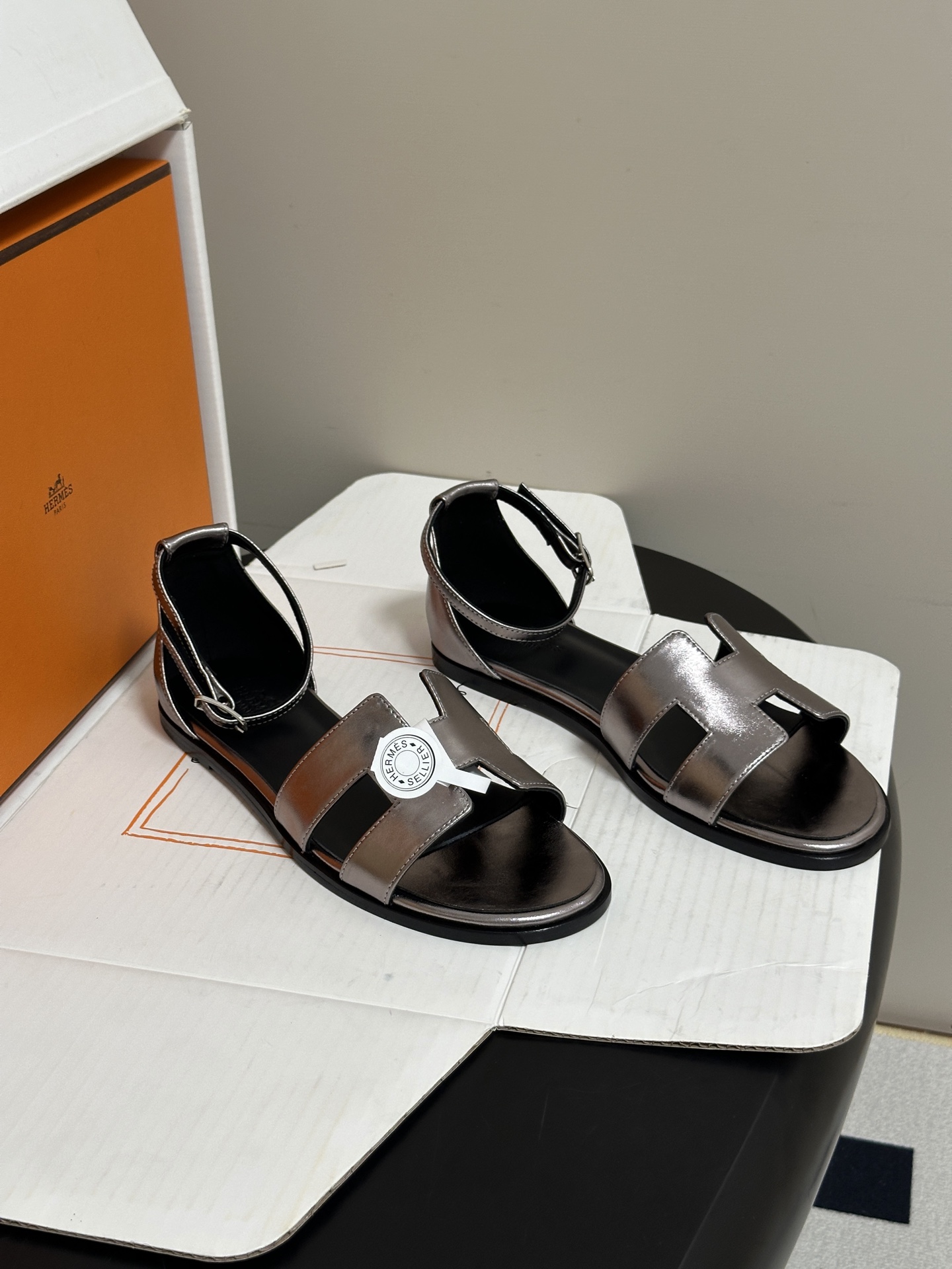 顶级品质（配高档飞机盒✈️） Hermes 爱马仕🐎 Santorini凉鞋系列 H家万年经典款 平底凉鞋H鞋面中空凉鞋