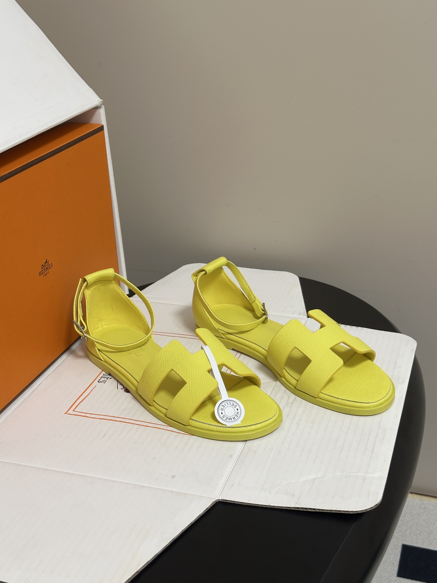 顶级品质（配高档飞机盒✈️） Hermes 爱马仕🐎 Santorini凉鞋系列 H家万年经典款 平底凉鞋H鞋面中空凉鞋