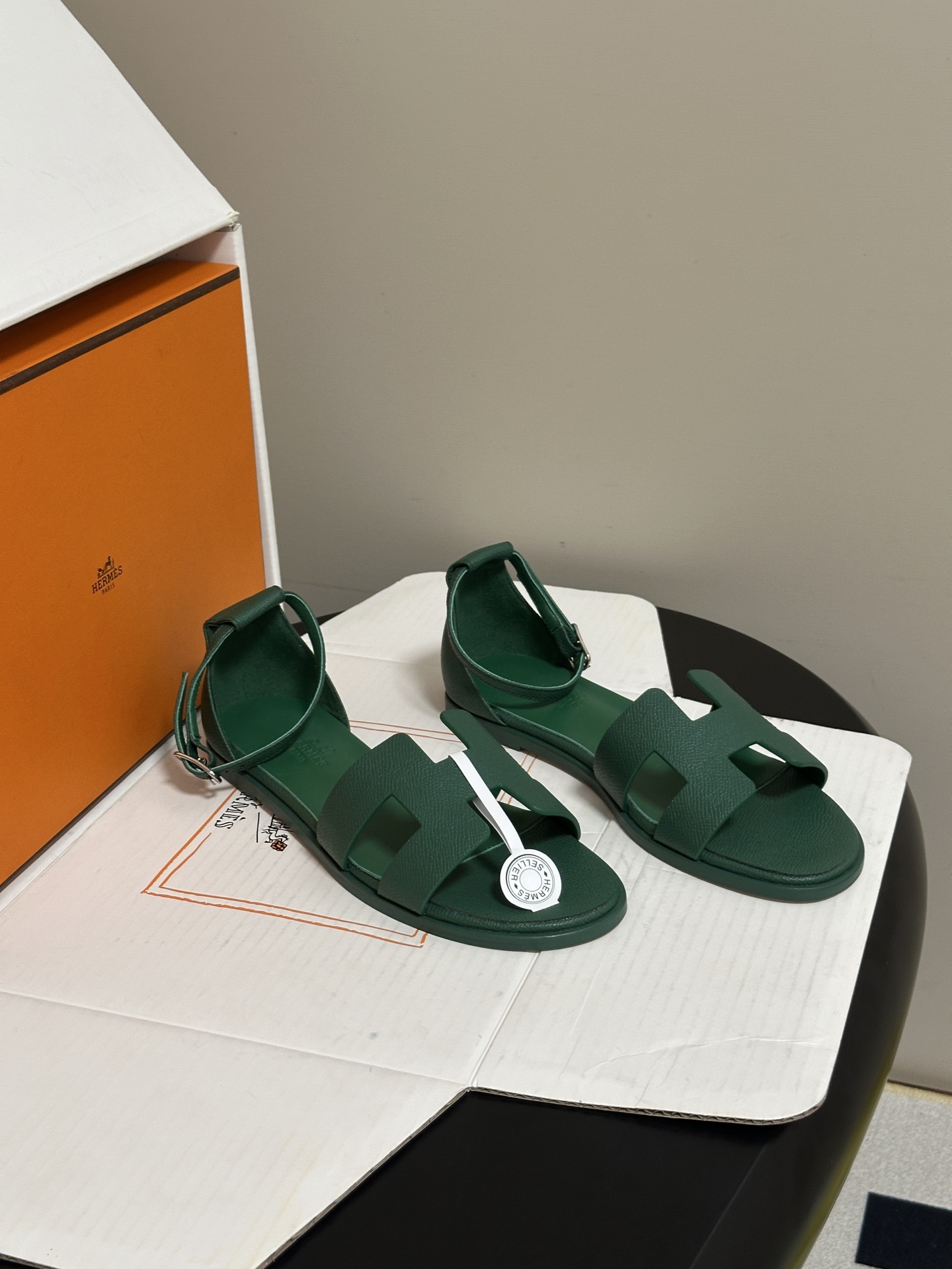 顶级品质（配高档飞机盒✈️） Hermes 爱马仕🐎 Santorini凉鞋系列 H家万年经典款 平底凉鞋H鞋面中空凉鞋