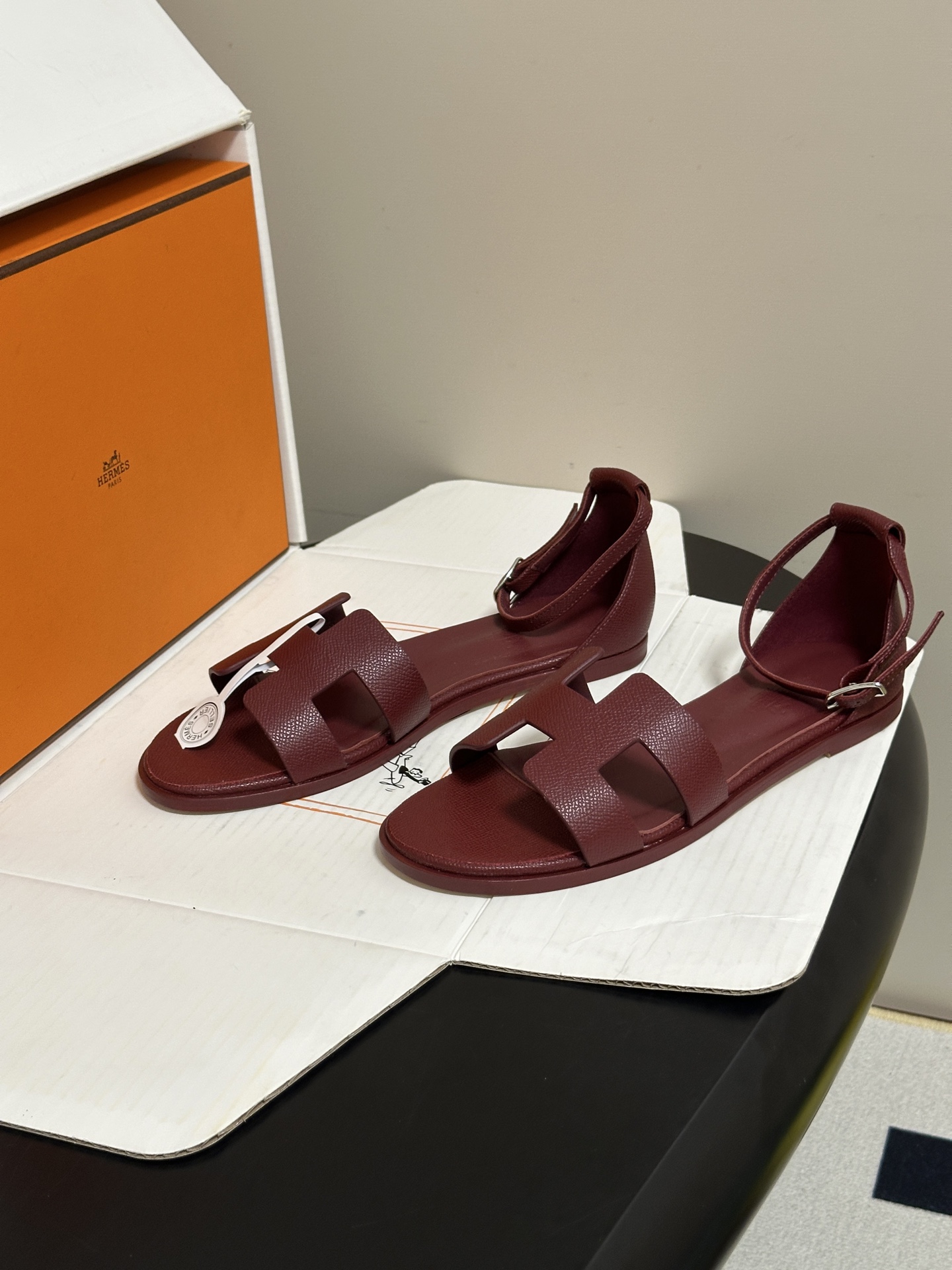 顶级品质(配高档飞机盒✈️) Hermes 爱马仕🐎 Santorini凉鞋系列 H家万年经典款 平底凉鞋H鞋面中空凉鞋 顶级品质(配高档飞机盒✈️) Hermes 爱马仕🐎 Santorini凉鞋系列 H家万年经典款 平底凉鞋H鞋面中空凉鞋