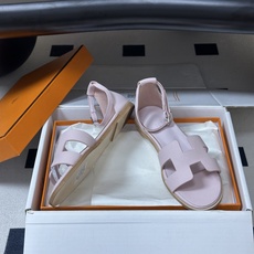 顶级品质(配高档飞机盒✈️) Hermes 爱马仕🐎 Santorini凉鞋系列 H家万年经典款 平底凉鞋H鞋面中空凉鞋 顶级品质(配高档飞机盒✈️) Hermes 爱马仕🐎 Santorini凉鞋系列 H家万年经典款 平底凉鞋H鞋面中空凉鞋