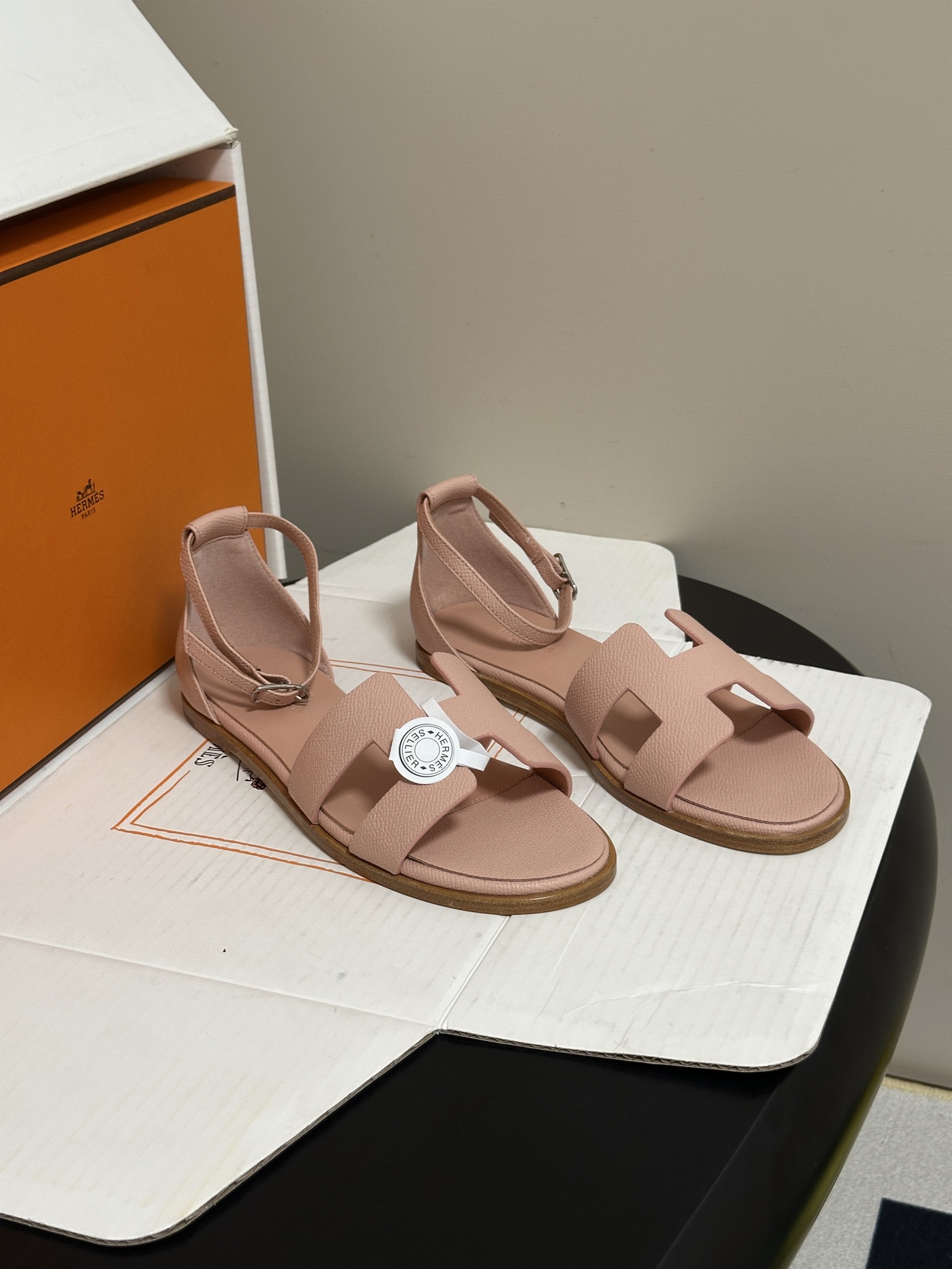 顶级品质（配高档飞机盒✈️） Hermes 爱马仕🐎 Santorini凉鞋系列 H家万年经典款 平底凉鞋H鞋面中空凉鞋