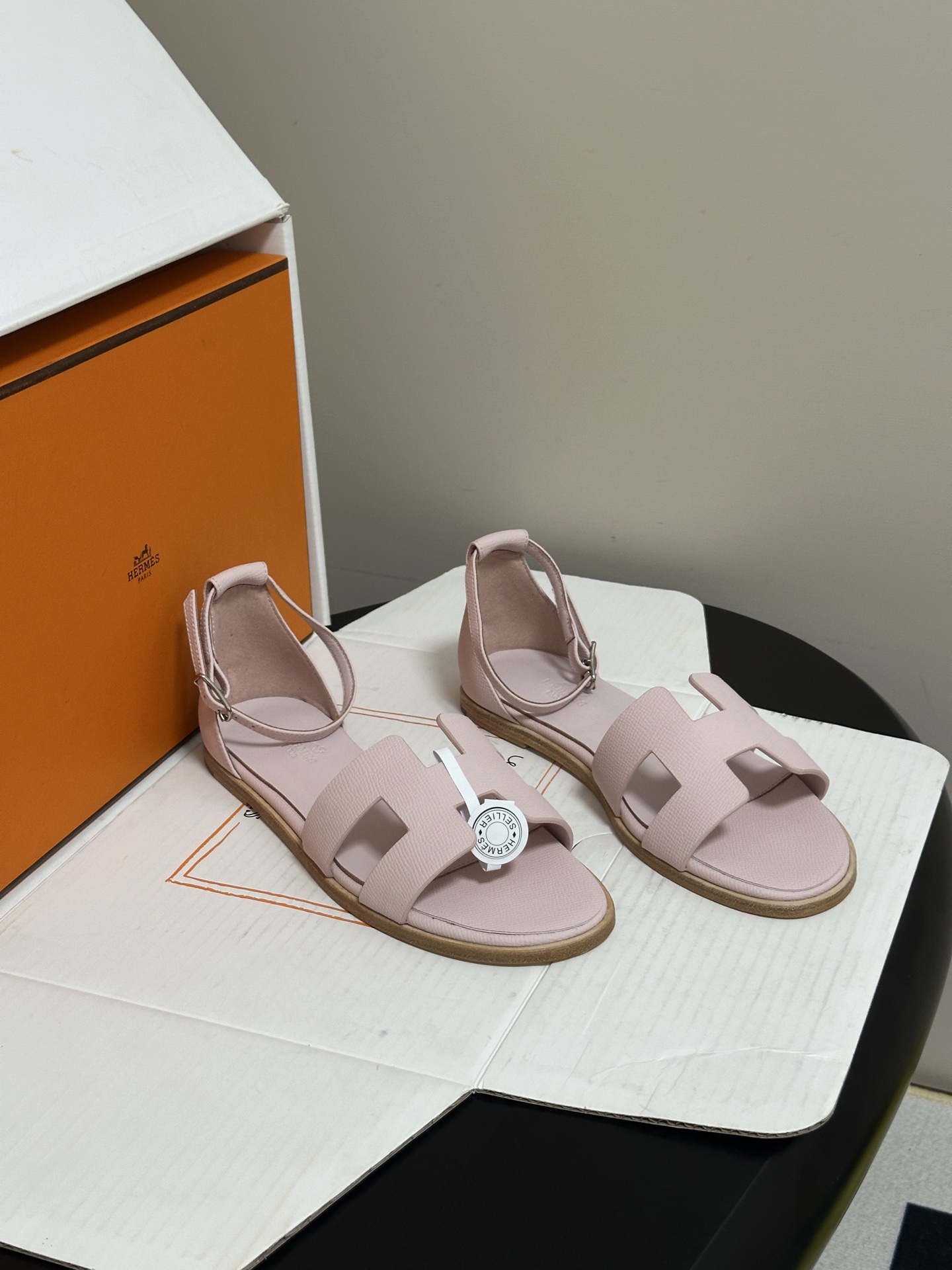 顶级品质（配高档飞机盒✈️） Hermes 爱马仕🐎 Santorini凉鞋系列 H家万年经典款 平底凉鞋H鞋面中空凉鞋