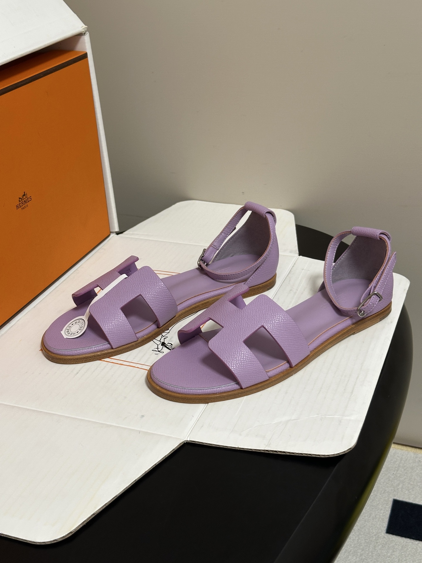 顶级品质(配高档飞机盒✈️) Hermes 爱马仕🐎 Santorini凉鞋系列 H家万年经典款 平底凉鞋H鞋面中空凉鞋 顶级品质(配高档飞机盒✈️) Hermes 爱马仕🐎 Santorini凉鞋系列 H家万年经典款 平底凉鞋H鞋面中空凉鞋