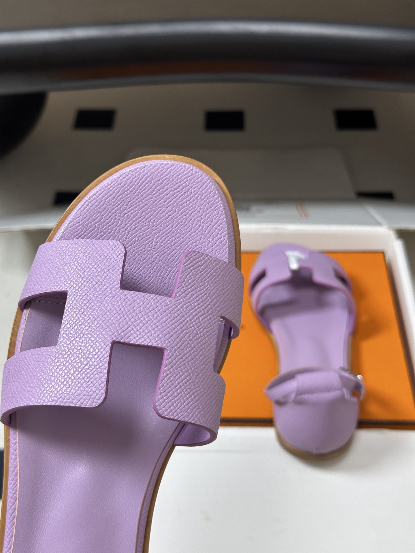 顶级品质(配高档飞机盒✈️) Hermes 爱马仕🐎 Santorini凉鞋系列 H家万年经典款 平底凉鞋H鞋面中空凉鞋 顶级品质(配高档飞机盒✈️) Hermes 爱马仕🐎 Santorini凉鞋系列 H家万年经典款 平底凉鞋H鞋面中空凉鞋