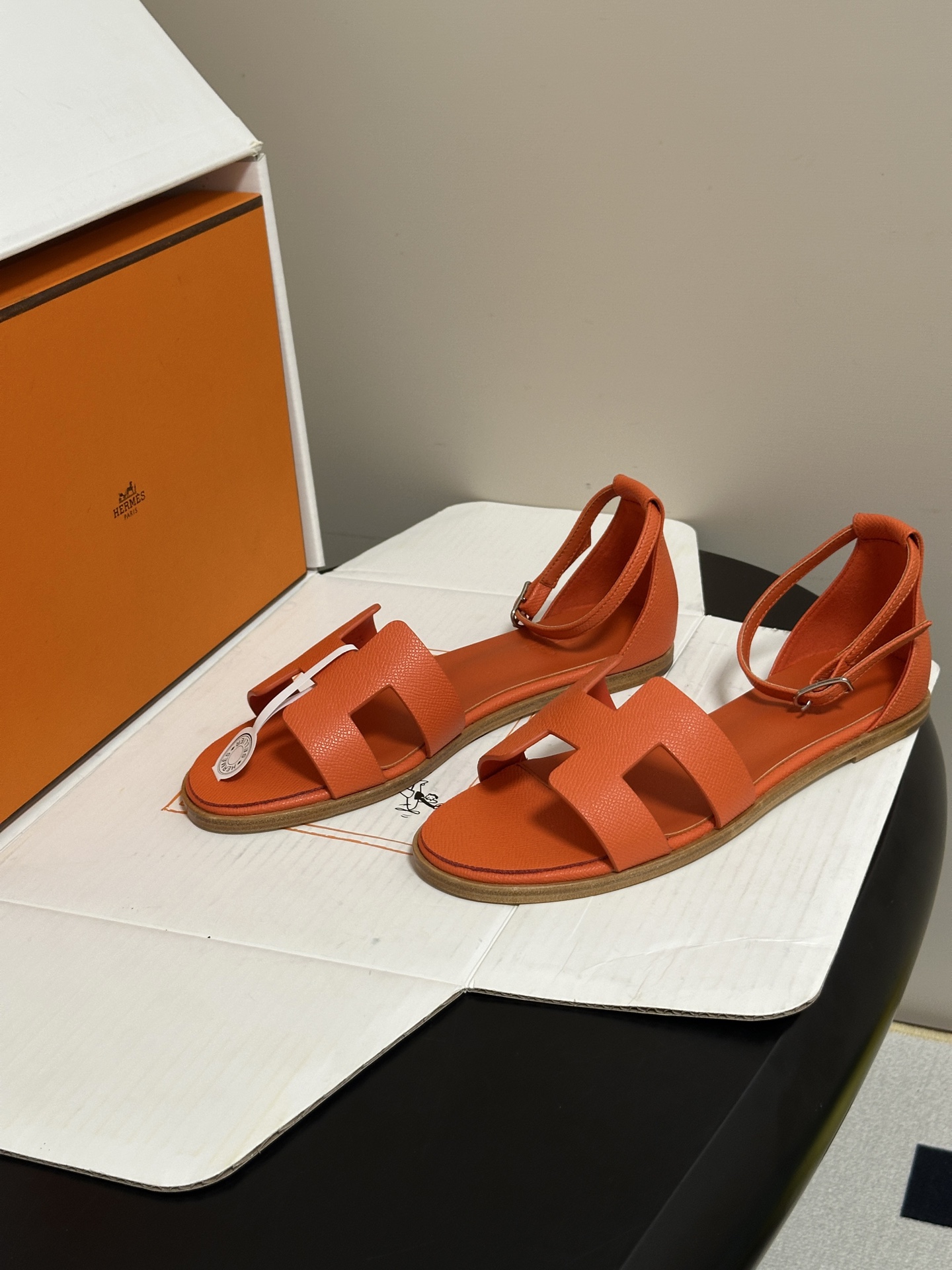 顶级品质(配高档飞机盒✈️) Hermes 爱马仕🐎 Santorini凉鞋系列 H家万年经典款 平底凉鞋H鞋面中空凉鞋 顶级品质(配高档飞机盒✈️) Hermes 爱马仕🐎 Santorini凉鞋系列 H家万年经典款 平底凉鞋H鞋面中空凉鞋