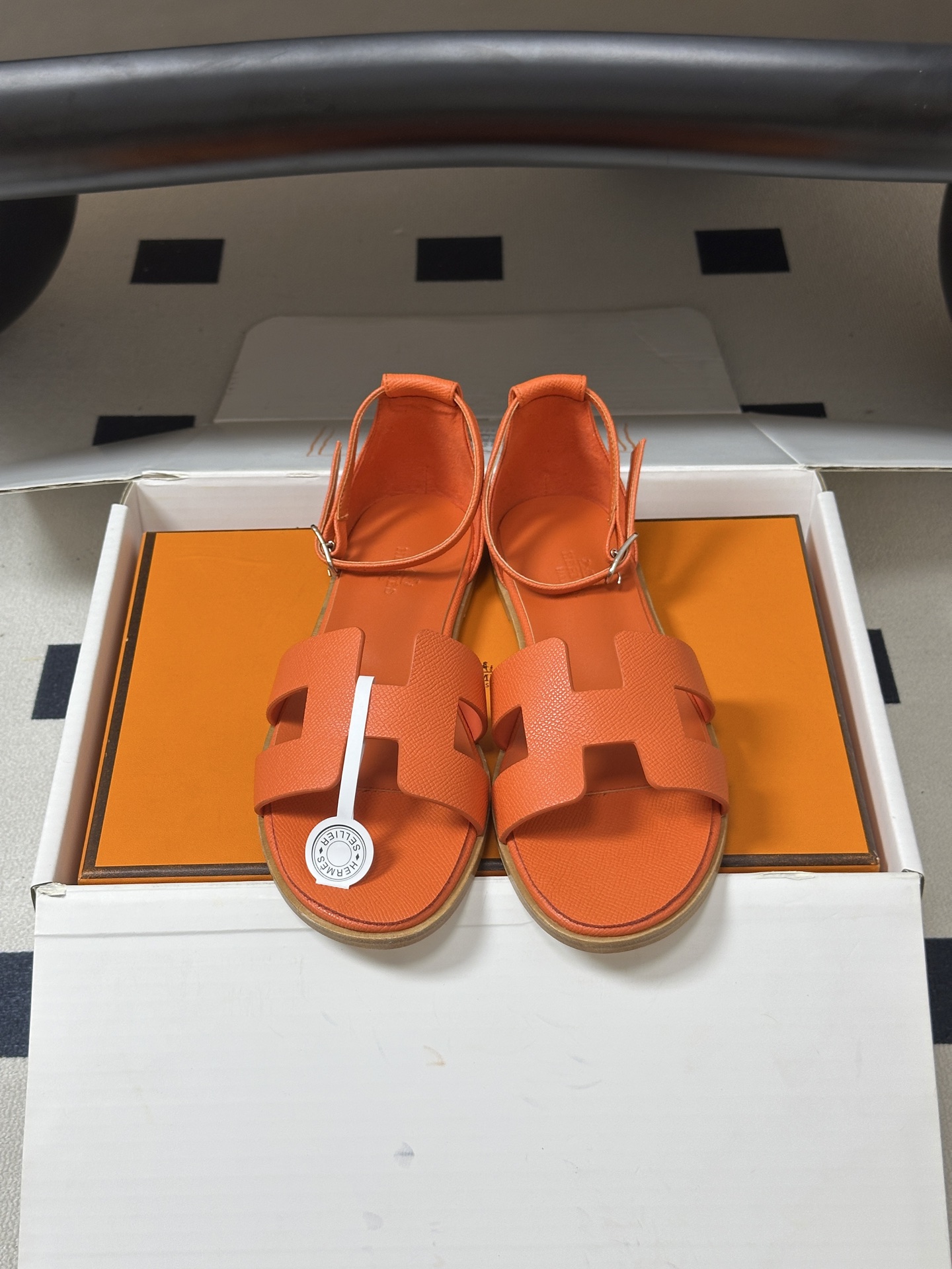 顶级品质(配高档飞机盒✈️) Hermes 爱马仕🐎 Santorini凉鞋系列 H家万年经典款 平底凉鞋H鞋面中空凉鞋 顶级品质(配高档飞机盒✈️) Hermes 爱马仕🐎 Santorini凉鞋系列 H家万年经典款 平底凉鞋H鞋面中空凉鞋